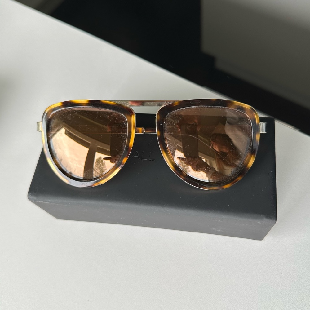 Kendall and Kylie sunglasses